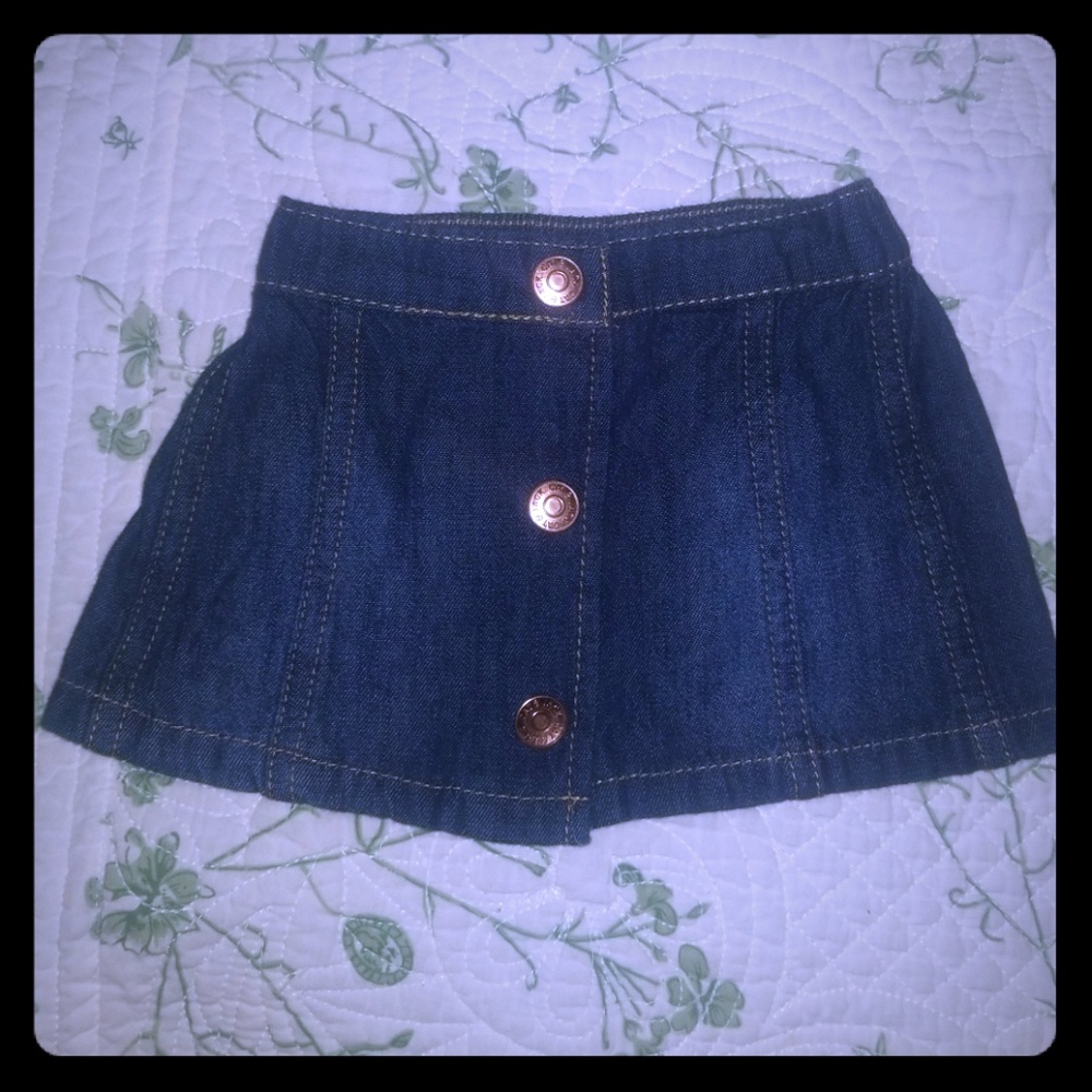 Button skirt
